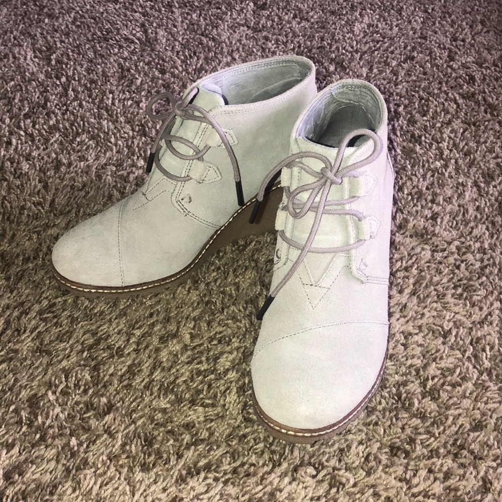 Light gray TOMS booties